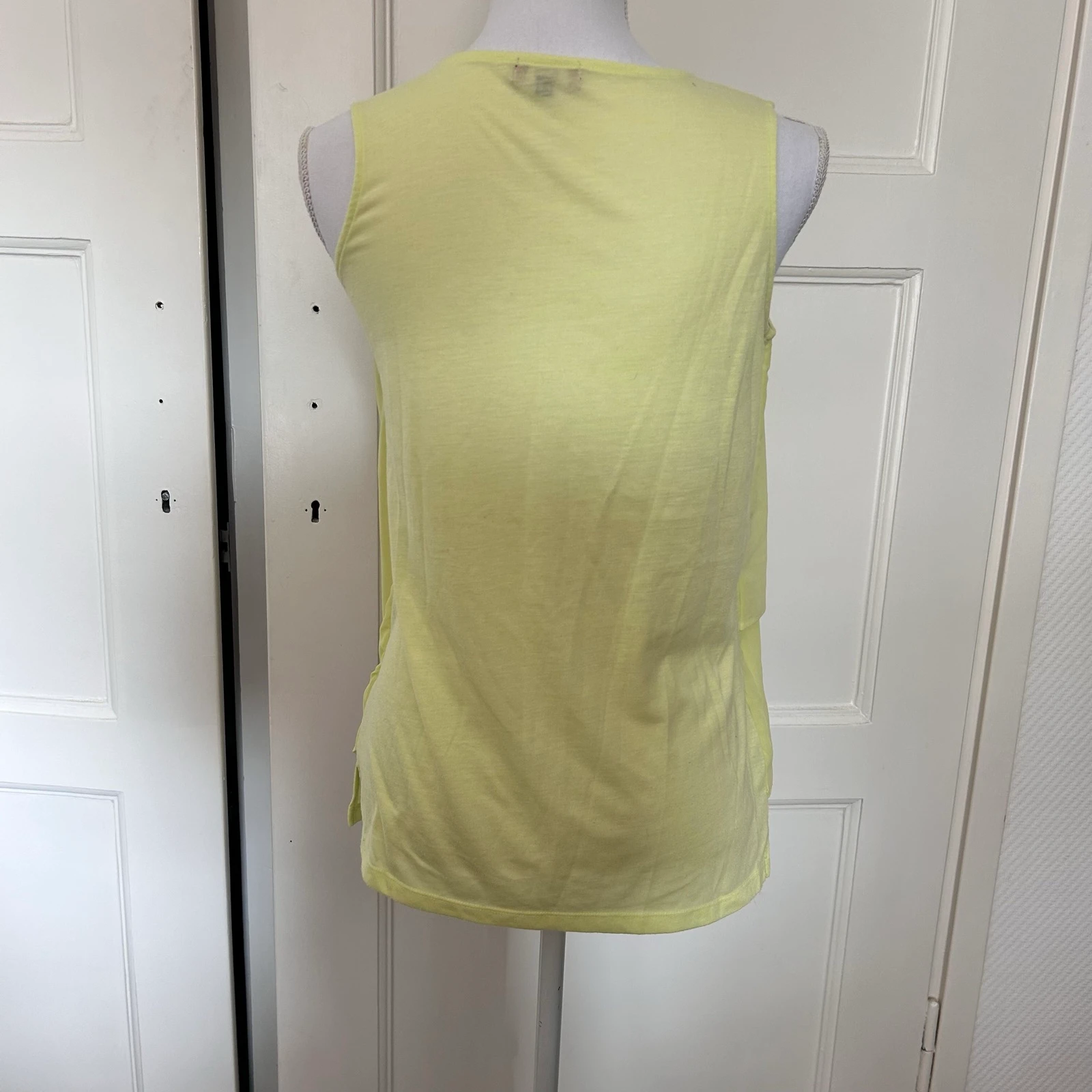LIV Collection Top sin mangas Amarillo En capas / Chifón – Talla M – photo 4